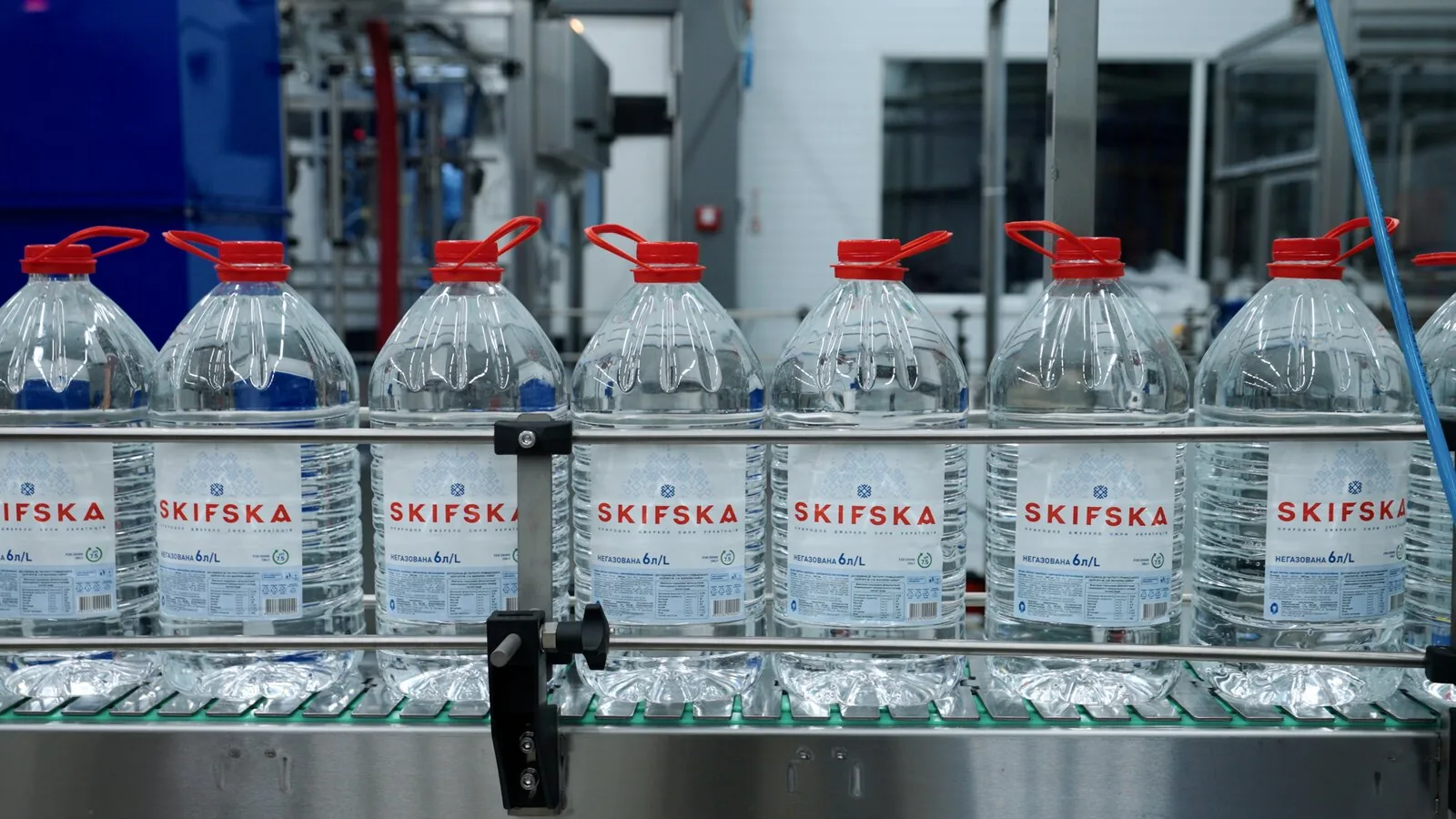 Лінія розливу води SKIFSKA на заводі Pride Aqua Group